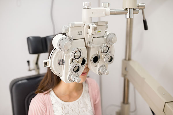 girl pediatric eye exam